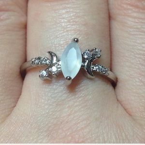Ladies White Opal & Zircon Ring SZ 8 🌙